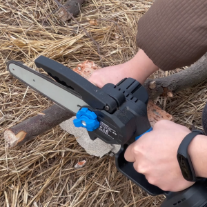 Azzuno Chainsaw Mini Cordless 6 Inch 36V - Gergaji Listrik Portabel dengan Baterai Li-Ion dan Motor Tembaga Murni