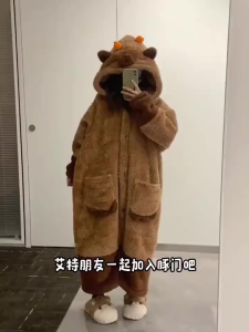 COD🔥Capybara ชุดน่ารักคาปิบาร่า ชุดมาสคอต มาสคอตชุดนอน ตูนชุดนอน คอสเพลย อบอุ่นและหนา รักษาความอบอุ่น