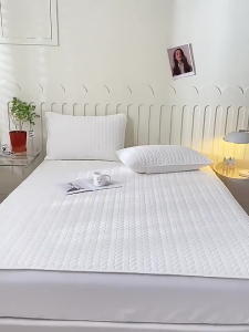 100% Waterproof Quilted Cotton Mattress Cover Mattress Pad Fitted Bed Sheet Mattress Protector Bed Toppers Leaf Design Bed Cover Double/Full/Queen Size Bedsheet