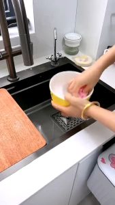 Miếng bọt biển rửa chén hình hoạt họa đáng yêu rửa bát cute kèm cốc hút treo tường-HAUSE