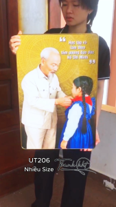 Tranh bác Hồ treo tường ảnh bác Hồ tráng gương Tranh treo tường tráng gương bác Hồ kính yêu đeo khăn quàng cho nhi đồng UT206