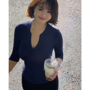 Slim Fit Sweet And Spicy Womens T-Shirt Base Shirt European Style Early Autumn Chic Mini Top V-neck Long Sleeve Pure Color