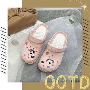 LiShops ใหม่ รองเท้าแตะผู้หญิงแฟชั่น ทรงหัวโตยอดฮิตใส่กันเยอะมาก รุ่นนี้โทนสีสวยพาสเทลเลย น้ำหนักรองเท้าเบา ยางนิ่มๆ แถมฟรีตัวติด กดสั่งได้เลย