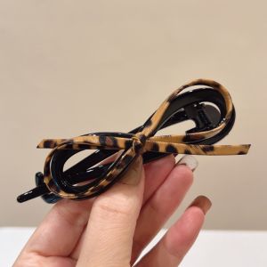 กิ๊บติดผม PU ลายเสือดาวสีเบจ ทรงหัวเข็มขัดผีเสื้อ ทรงเรียบง่าย สไตล์เกาหลี กิ๊บติดผมสำหรับผู้หญิง แฟชั่นฤดูใบไม้ผลิและฤดูร้อน