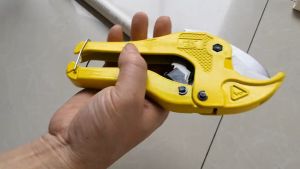 TANG POTONG PVC 1 5/8\" PRALON GUNTING PIPA PVC ALAT POTONG PIPA 42MM