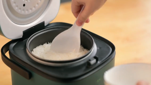 Retro-Style Mini Rice Cooker – 1.2L Small & Portable Non-Stick Coating Fast Cooking in 20 Mins – Ideal for Home Office or Travel