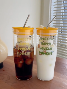 แก้วชาเขียว แก้วโปร่งใส แก้วทนความร้อนสูง ลายภาษาอังกฤษ พร้อมฝาและหลอด 750ml