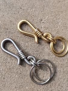 Handmade Car Keychain 2022 New Style Yellow Brass Waist Hanging Copper Anti-Lost Hook Stainless Steel Lock Buckle Automotive Key Holder