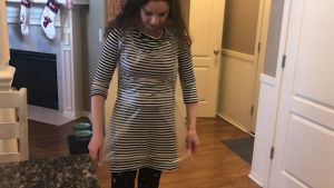 100 ชิ้น ผ้ากันเปื้อน พลาสติก ใช้แล้วทิ้ง ผ้ากันเปื้อนพลาสติก สีขาวใช้แล้วทิ้ง ผ้ากันเปื้อน ผ้ากันเปื้อนใช้ครั้งเดียว