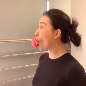 Dụng Cụ Bóng Tập Nâng Cơ Thu Gọn Mặt Tạo Hình Chữ V Bằng Silicone Màu Hồng