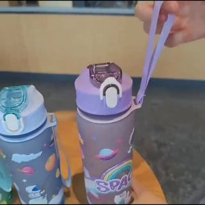 Botol Minum Anak Smigle Colorful Karakter Gambar Lucu 700ml Flip Top Body