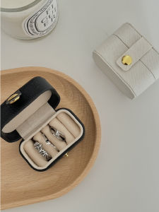Portable Mini PU Leather Jewelry Box Travel Black White Two Colors Simple Ring Earring Jewelry Storage Organizer Case