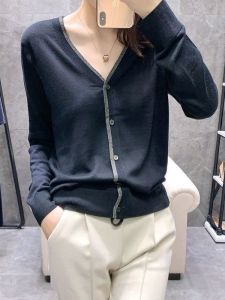 เสื้อคาร์ดิแกนถักคอวีทรงหลวมบางสำหรับผู้หญิงในช่วงต้นฤดูใบไม้ผลิและฤดูใบไม้ร่วง เสื้อสเวตเตอร์ขนสัตว์ทรงหลวมสไตล์น้ำหอม เสื้อคลุมกันหนาว