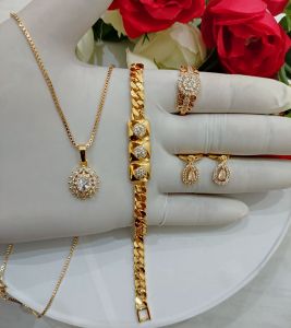 Satu Set Titanium Perhiasan Aksesoris Wanita Dewasa Anti Luntur Anti Alergi Terbaru 2024