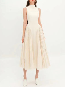 Elegant Designer Sleeveless Pleated Long Dress Womens Chic Luxury Style Apricot Evening Gown High Waist A-Line Silhouette