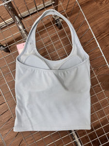 เสื้อกั๊กสายเดี่ยวเปิดหลังสีน้ำเงินดีไซน์เก๋ไก๋สำหรับผู้หญิงในฤดูร้อน เสื้อคลุมกันหนาวแขนกุดแบบสวมหัว ทรงเข้ารูป สวมใส่สบาย