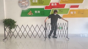 White fiberglass telescopic fence isolation fence railing dog fence construction barrier enclosure barrier traffic barrier