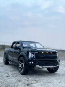 Alloy 4x4 Pickup Truck Model Toy with Sound and Light 1/20 Scale