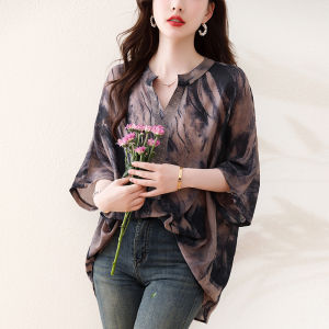 เสื้อเชิ้ตผู้หญิงไซส์ใหญ่พิมพ์ลาย V-neck แขนสั้นผ้าชีฟองกันแดด เสื้อเชิ้ตคอวีลายดอกไม้สไตล์ย้อนยุค ทรงหลวม ฤดูร้อน 2024