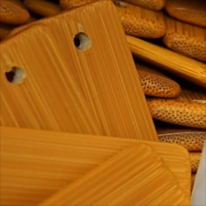 พวงกุญแจไม้ไผ่สลักชื่อ "ฌ"