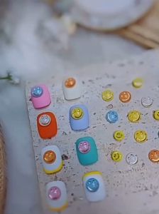 อะไหล่รูปยิ้มติดเล็บ ตกแต่งเล็บ 2 สี 1 ตลับ 10 ชิ้น พร้อมส่งในไทย