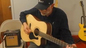 Laney ตู้แอมป์กีต้าร์โปร่ง 10 วัตต์ลำโพง 5" อูไหลเพลงเพลงกีต้าร์ 10 วัตต์ลำโพง 5" รุ่น LA-10