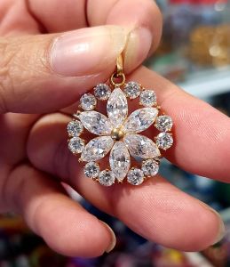 Mặt dây chuyền Xi mạ đá Giả k.im c ương sang trọng dành cho Nữ + dây đeo