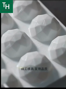 Khay Làm Đá Tròn 4 Viên (TH5)