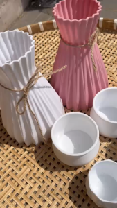 Bình hoa nhựa kiểu dáng ogrami chậu nhựa tròn chậu kim cương + kèm xốp cắm chậu cây kim tiền mini
