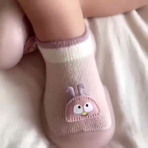 Lavender.thai รองเท้าหัดเดินเด็ก  พร้อมส่ง พื้นยางซิลิโคน รองเท้าเด็กกันลื่น