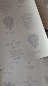 Giấy nhám nước Kovax mịn nhập khẩu từ Nhật. Dùng cho việc xử lý bề mặt gỗ kim loại inox nhựa…