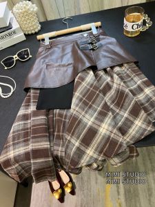 กระโปรงสั้นทรงเอเอวสูงสไตล์อเมริกันย้อนยุคพร้อมเข็มขัดกระโปรงสั้นลายสก็อตไม่สมมาตรสองชิ้นสำหรับผู้หญิงในฤดูใบไม้ร่วงปี 2025