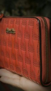 Clutch Nữ Đỏ Hàng Tuyển – Mới 97% | Da Bóng Sang Trọng | Size 23x12cm
