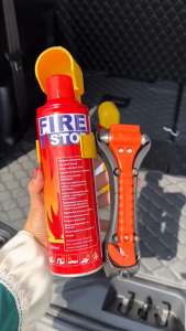 Combo thoát hiểm khẩn cấp cần phải có trên xe ô tô búa phá kính và bình chữa cháy mini dành cho ô tô