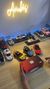 Mô Hình Xe Ôtô Kim Loại 1/24 Siêu Xe ASTON MARTIN DBS Dùng Để Trưng Bày Bàn Làm Việc Làm Đồ Chơi Trẻ Em