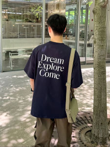 เสื้อยืดคอกลมแขนสั้นหลวมๆ สำหรับผู้ชาย ทรงหลวม สไตล์อเมริกัน เสื้อยืดคอกลมแขนสั้นทรงหลวมๆ สำหรับผู้ชาย ฤดูร้อน 2025 แบรนด์แฟชั่น