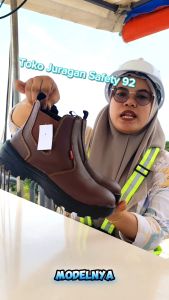 Sepatu Safety Pria & Wanita: Ujung Besi & Anti-Slip