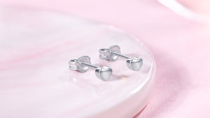 ZHOU LIU FU 周六福 950-Platinum Earrings for Women Stud Earrings Heart Studs White Gold Small Heart Love Earrings Dainty Jewelry Gifts for Girl