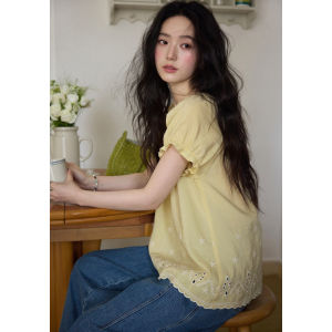 Amy wine house | Áo Blouse Mùa Hè Dễ Thương Ánh Sáng Ren Tay Ngắn Vàng Pha Linen