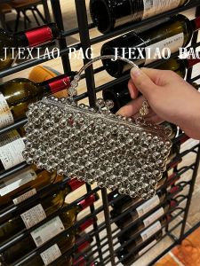 กระเป๋าสี่เหลี่ยมเล็กแบบถือได้สไตล์ย้อนยุคทำด้วยมือจากโลหะ ปัดเป่าเงิน ประดับลูกปัดเงิน กระเป๋าถือแบบมีซิปปิด ขนาดเล็ก