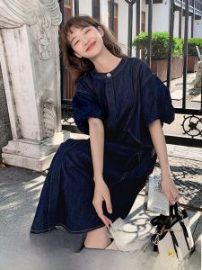 ชุดเดรสผ้าเดนิมไหมสไตล์ฮ่องกงย้อนยุคสำหรับผู้หญิงในช่วงฤดูร้อนปี 2025 ทรงหลวม แขนพอง กระโปรงทรงเอ ทรงหลวม ลำลอง