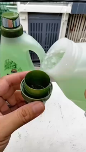 LAU SÀN TINH DẦU THIÊN NHIÊN BOTANY Sả Chanh lau sạch không còn MÙI CHÓ MÈO ruồi bay đi hết không còn vo ve làm phiền khi dùng hải sản ngoài sân.