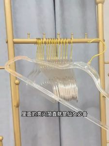 พร้อมส่ง ไม้แขวนผ้า ไม้แขนเสื้อ ไม้แขวนเสื้อพลาสติกแบบใส ไม้แขวนเสื้อพลาสติก 1เเพ็ค5ชิ้น มีกลิตเตอร์ สีโปร่งใส กันลื่น PET สีสันน่ารัก ไม้แขวนเสื้อแฟชั่น