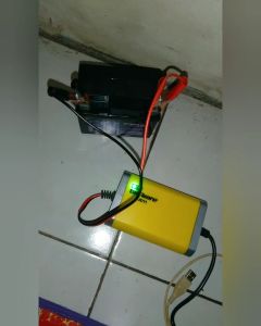 Charger Aki Portable 2A/12V Digital Untuk Motor