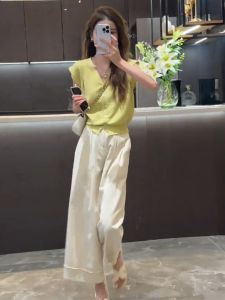 ชุดสองชิ้นแฟชั่นฤดูร้อนสำหรับผู้หญิงไซส์ใหญ่ เสื้อแขนสั้นถักนิตติ้งสไตล์วัยรุ่น กระโปรงทรงเอ กระโปรงสั้น