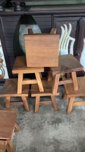 เก้าอี้ไม้  เก้าอี้สตูล กว้าง10สูง 9 1/2 นิ้ว สี่เหลี่ยม หน้าเรียบ ไร้รอยต่อ เก้าอี้วินเทจ ไม้จามจุรี กว้าง  สีไม้ธรรมชาติ เก้าอี้เล็ก ม้านั่ง