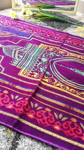 KAMDAR: SEJADAH SAIZ BIASA PANJANG SIZE 68CM X 110CM/ PRAYER RUG NORMAL SPIEGEL RABEINA ANTI SLIP