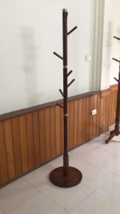 Cây Treo Quần Áo Bằng Gỗ Tự Nhiên Cao Cấp 100% Màu Nâu Óc Chó Bọc Thép Mạ Vàng Sang Trọng CT18 Kích thước 40 x 175 cm