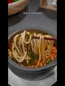 Fasimiyu ก๋วยเตี๋ยวมันฝรั่ง, เส้นหมี่มันฝรั่ง 320 กรัม เผ็ด, อร่อย, ต้ม เป็นเวลาห้านาทีพร้อมรับประทาน อาหารเช้าและอาหารเย็นด่วน อาหารจีน