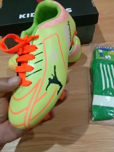 KIDZTUBS Sepatu Sepak Bola Anak Laki Laki Size 28 29 30 31 32 33 34 35 36 37 KDZ1352120224